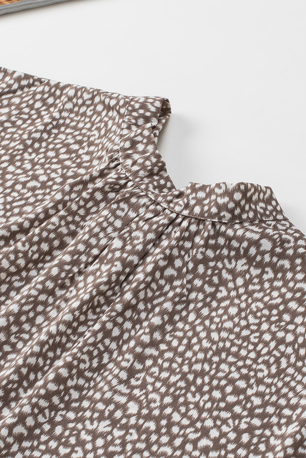 Camiseta sin mangas con cuello redondo y estampado de leopardo rosa