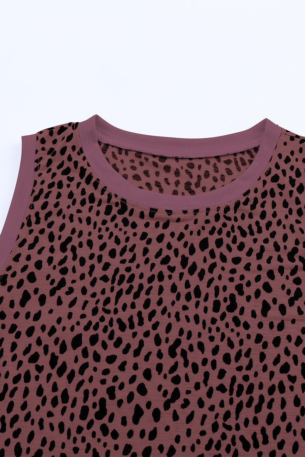 Camiseta sin mangas con cuello redondo y estampado de leopardo rosa
