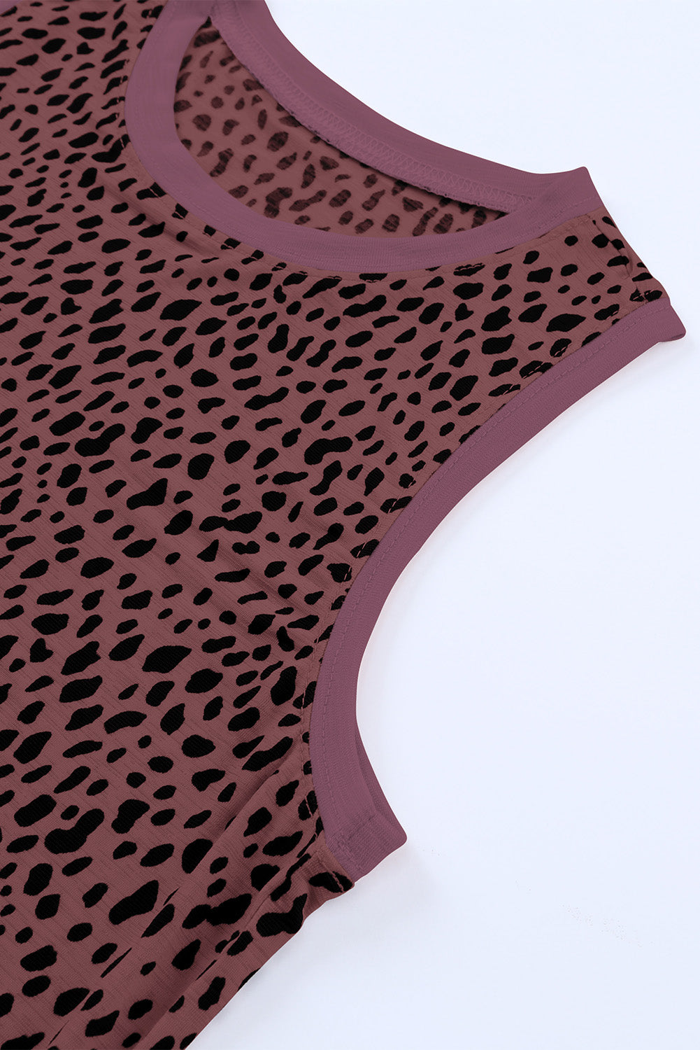 Camiseta sin mangas con cuello redondo y estampado de leopardo rosa
