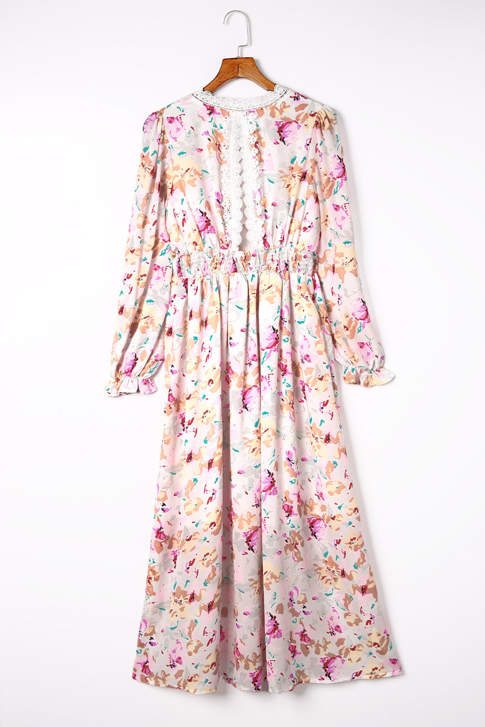 Rosa Maxikleid mit Blumenmuster und Patchwork-Ausschnitt auf der Rückseite