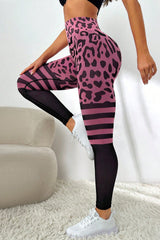 Pantalones de yoga de cintura alta con parche de leopardo y rayas rosas que levantan los glúteos