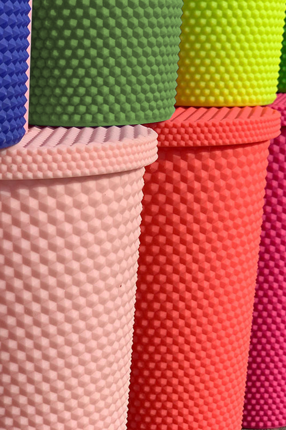 Vaso de plástico mate reutilizable de color rosa